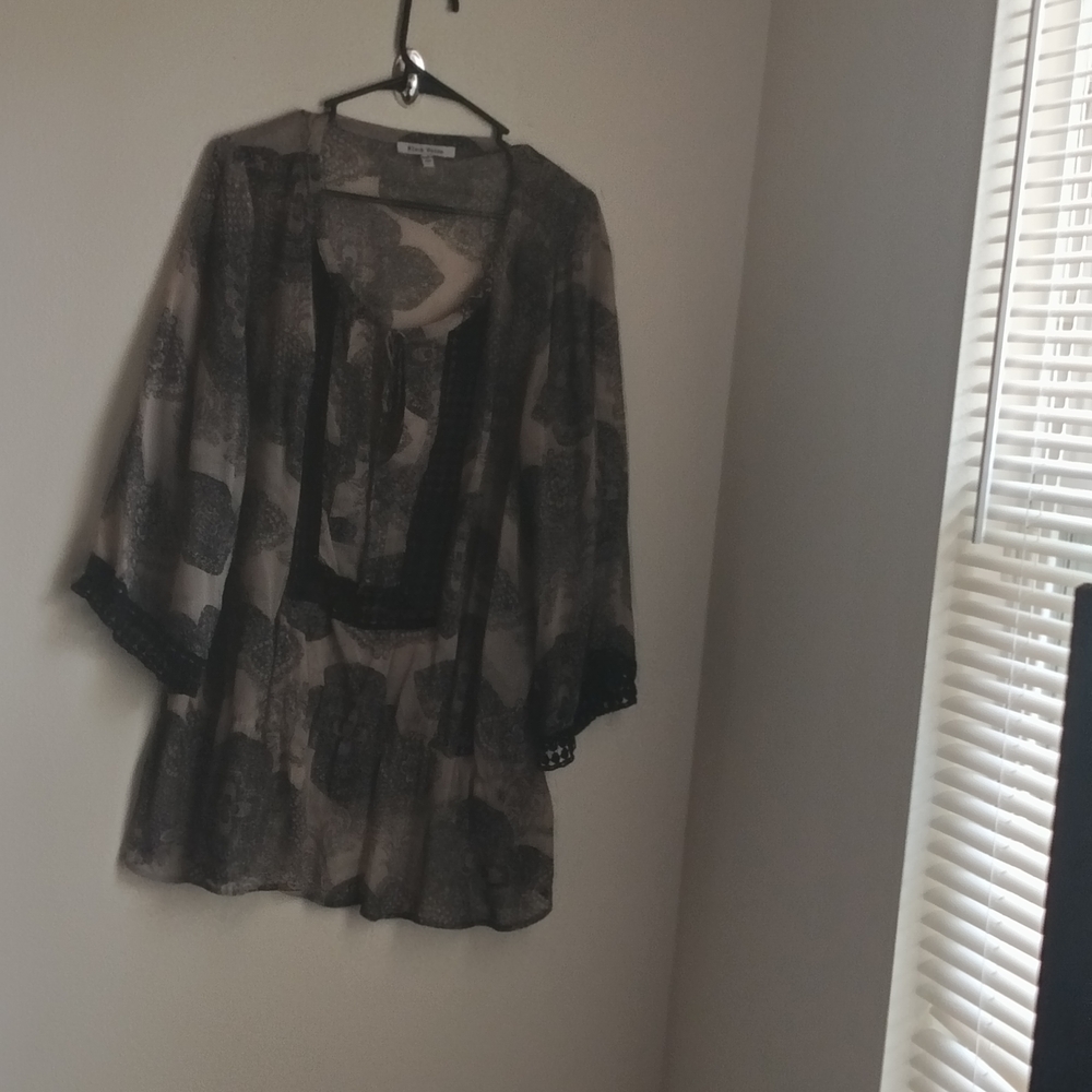 Black Rainn Blouse Women 2X  Black and Gray Abstract Crochet Bohemian Versatile